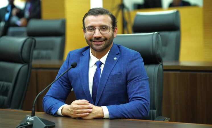 Deputado Ribeiro defende valorização salarial de médicos em Rondônia