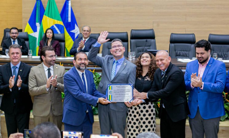 Governador Marcos Rocha recebe o título de Cidadão do Estado de Rondônia das mãos dos deputados Laerte Gomes e Ezequiel Neiva