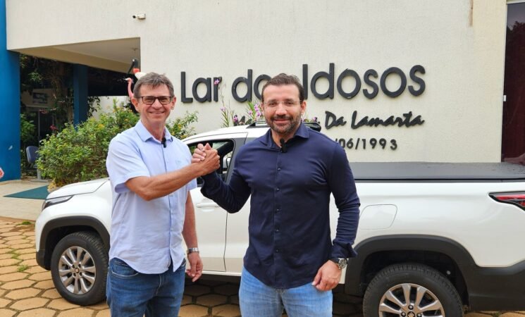 Deputado Ribeiro do Sinpol entrega veículo ao Lar dos Idosos em Vilhena